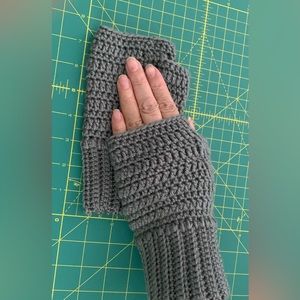Crochet fingerless gloves size medium